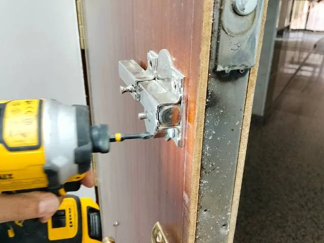 Instalación profesional de cerradura de alta seguridad por cerrajero certificado en Getafe