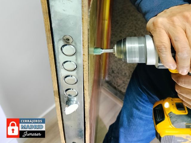 Cerrajeros en Majadahonda disponibles las 24 horas para servicios de cerrajería urgente