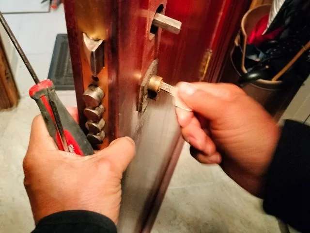 Cerradura de alta seguridad disponible 24 horas en San Sebastián de los Reyes.