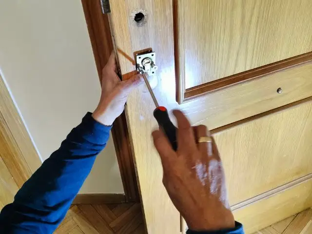 Servicio de cerrajería en Chamartín con apertura de puertas sin daños realizado por Jumaser