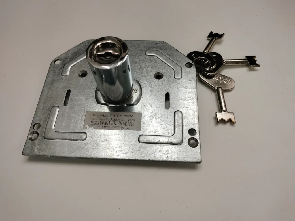 Cerradura antigua, señal de necesidad de cambio a cerradura de alta seguridad en Fuenlabrada